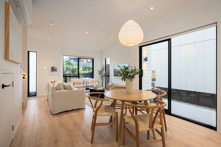 Photo of property in 12 Papai Lane, Massey, Auckland, 0614