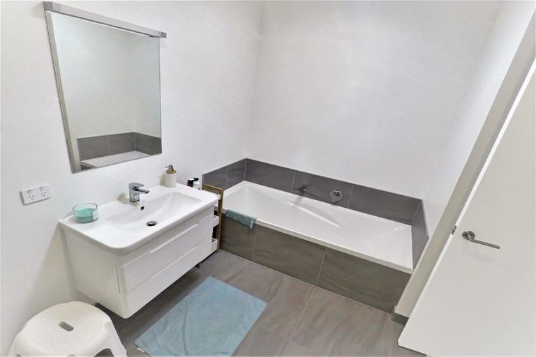 Photo of property in 47a Banks Boulevard, Whitby, Porirua, 5024