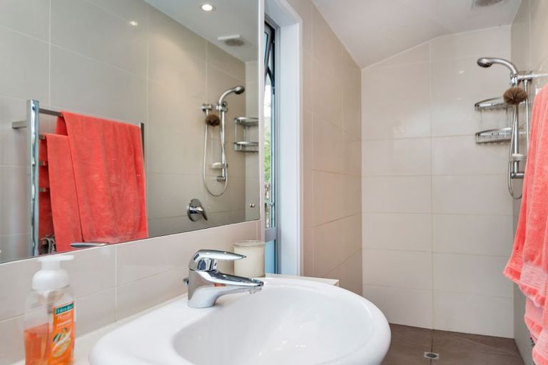 Photo of property in 22 Salamanca Road, Sunnynook, Auckland, 0620