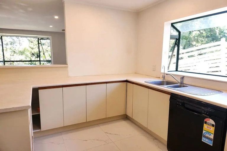 Photo of property in 51b Clayburn Road, Glen Eden, Auckland, 0602