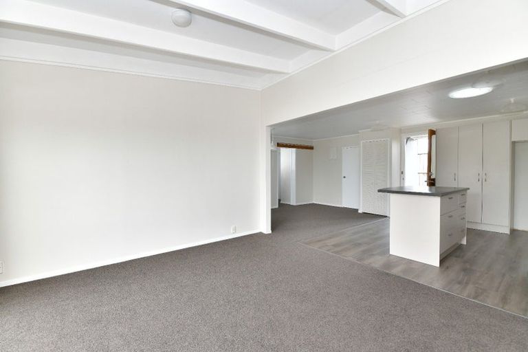 Photo of property in 1 Surf Road, Stanmore Bay, Whangaparaoa, 0932