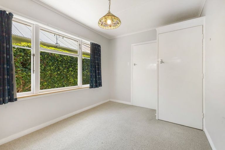 Photo of property in 3d Wallace Place, Westown, New Plymouth, 4310