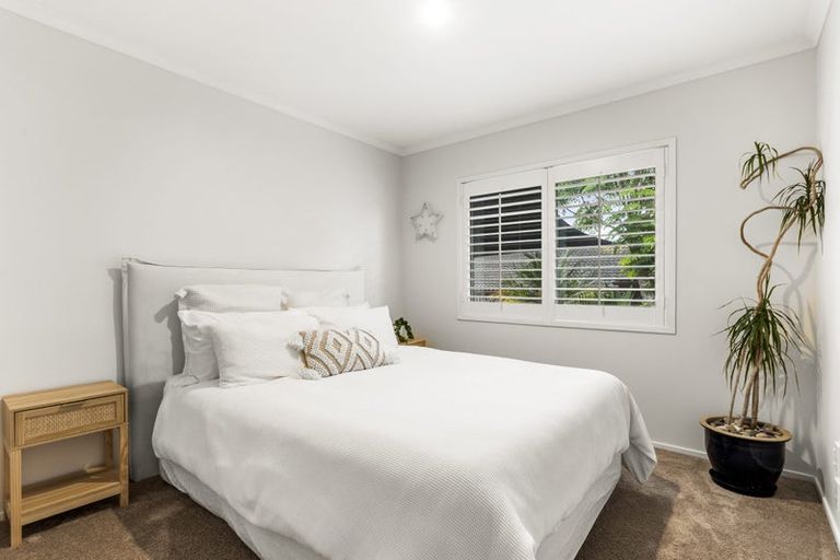 Photo of property in 41 Saltwood Street, Red Beach, 0932