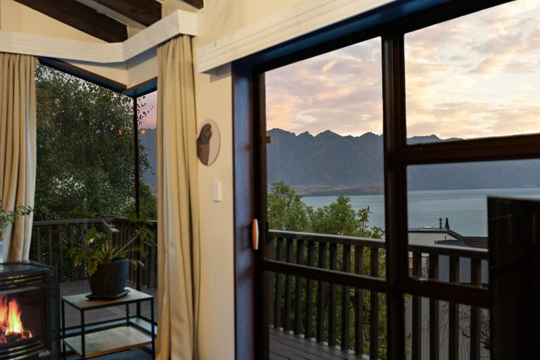 Photo of property in 4b Caples Place, Fernhill, Queenstown, 9300