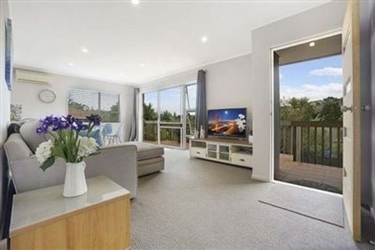 Photo of property in 1/17 Sandiacre Way, Browns Bay, Auckland, 0630