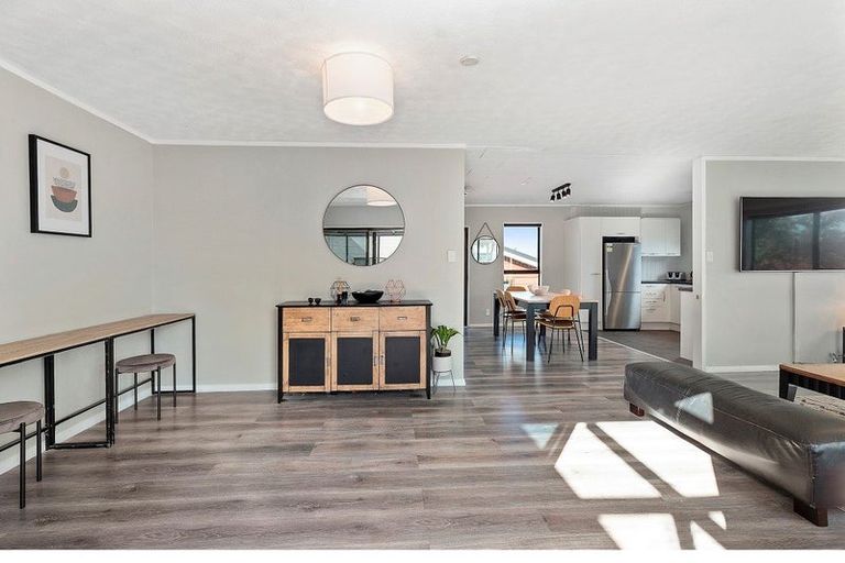 Photo of property in 43 Mercury Way, Whitby, Porirua, 5024