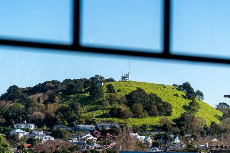 Photo of property in 31 Jubilee Avenue, Devonport, Auckland, 0624