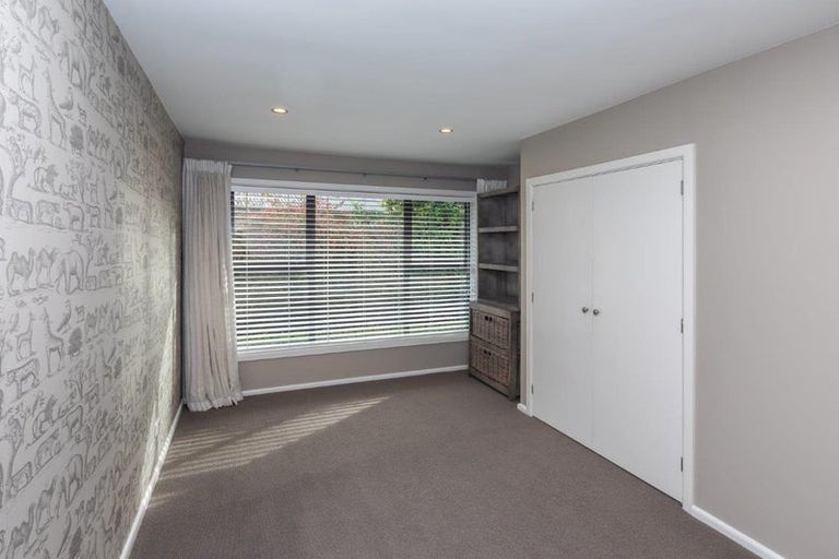 Photo of property in 31 Gleneagles Terrace, Ilam, Christchurch, 8053