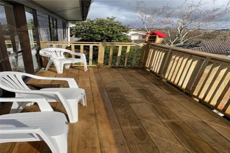 Photo of property in 1/17 Exeter Place, Unsworth Heights, Auckland, 0632