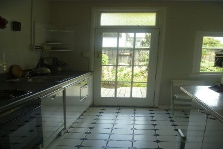 Photo of property in Hobson Flats, 2/1 Hobson Street, Pipitea, Wellington, 6011