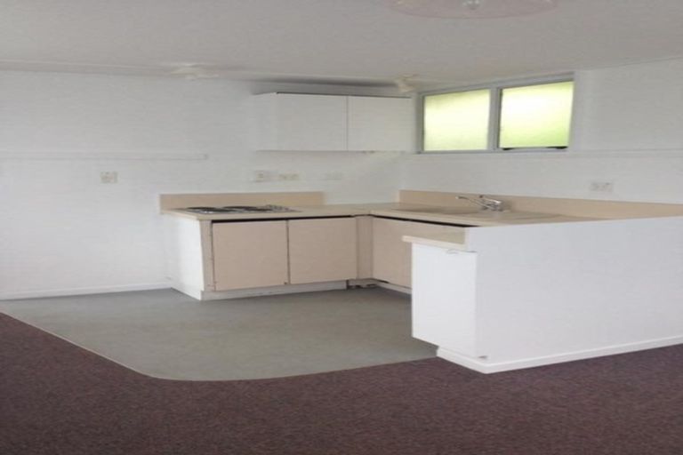 Photo of property in 16 Crompton Road, Massey, Auckland, 0614