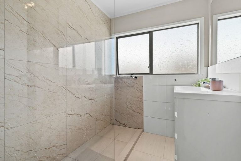 Photo of property in 97 Hyperion Drive, Randwick Park, Auckland, 2105