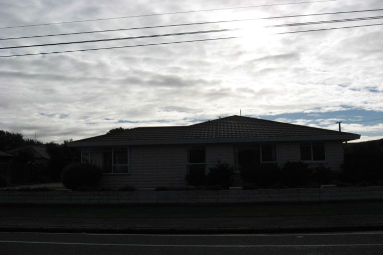 Photo of property in 1/20 Sawyers Arms Road, Northcote, Christchurch, 8052