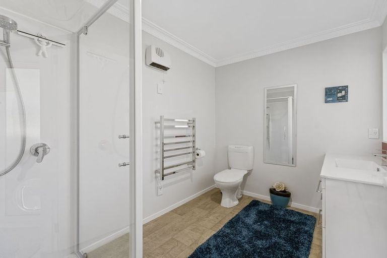 Photo of property in 2 Golders Place, Richmond Heights, Taupo, 3330