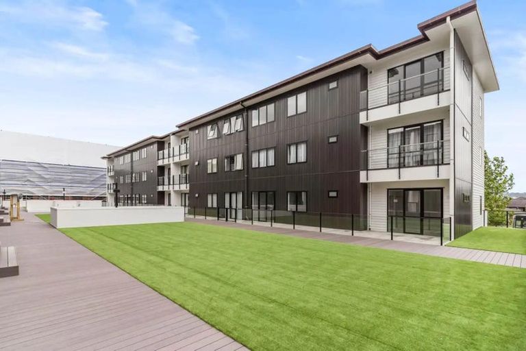 Photo of property in 7/130 Stancombe Road, Flat Bush, Auckland, 2016