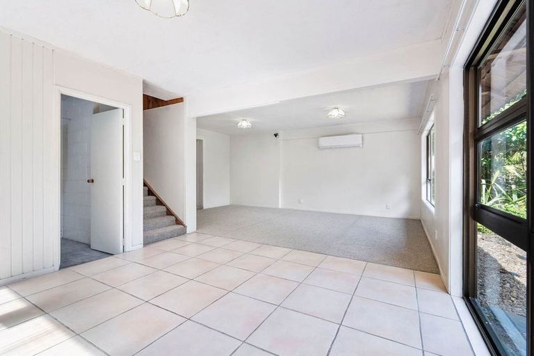 Photo of property in 13 Reynolds Place, Torbay, Auckland, 0630