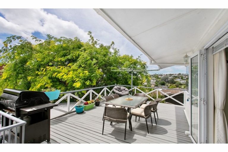 Photo of property in 1/14 Kiteroa Terrace, Rothesay Bay, Auckland, 0630
