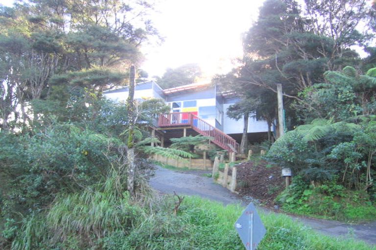 Photo of property in 21 Laingholm Drive, Laingholm, Auckland, 0604