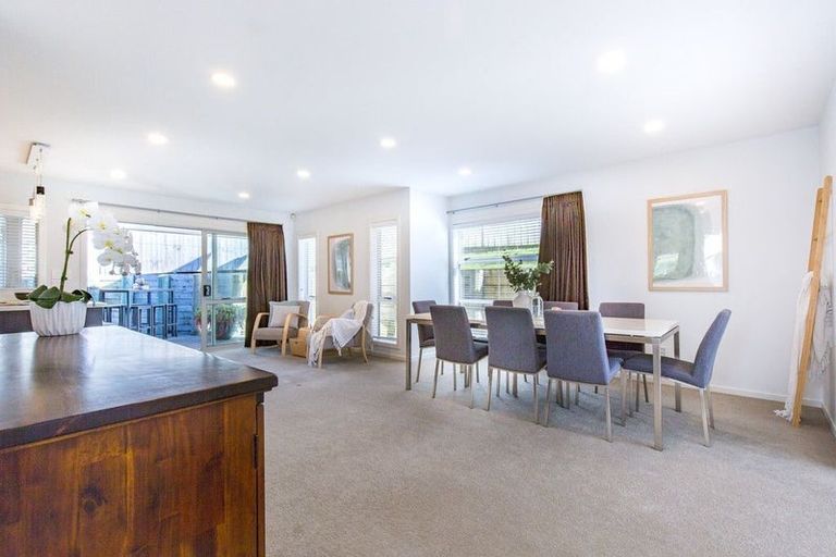 Photo of property in 84 Lake Panorama Drive, Henderson Valley, Auckland, 0612