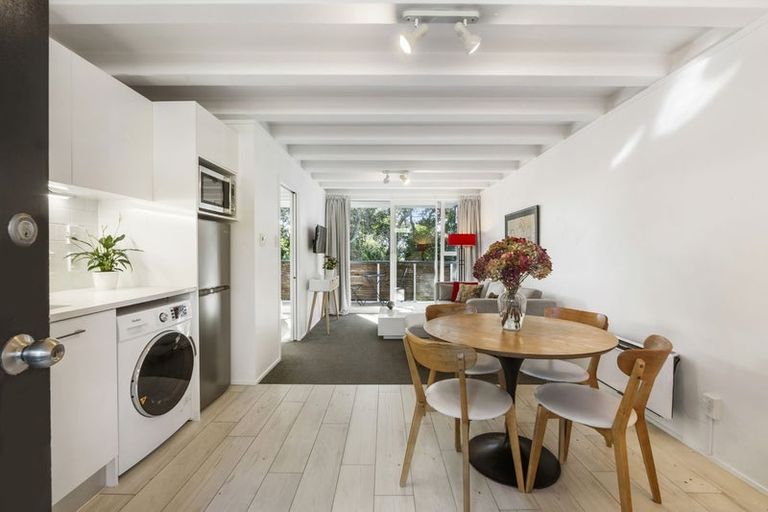 Photo of property in 3/73 Princes Street, Northcote Point, Auckland, 0627