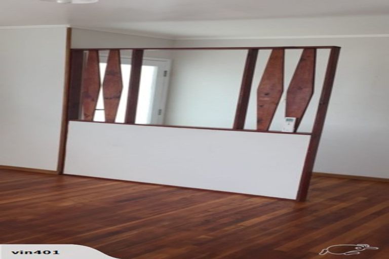 Photo of property in 19 Pendlebury Street, Green Bay, Auckland, 0604