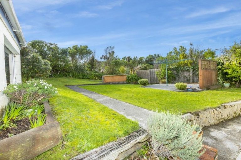 Photo of property in 68 Oakleigh Street, Maungaraki, Lower Hutt, 5010