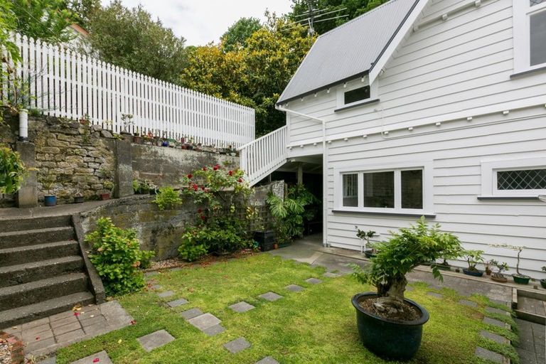 Photo of property in 10 Brewster Street, Bluff Hill, Napier, 4110