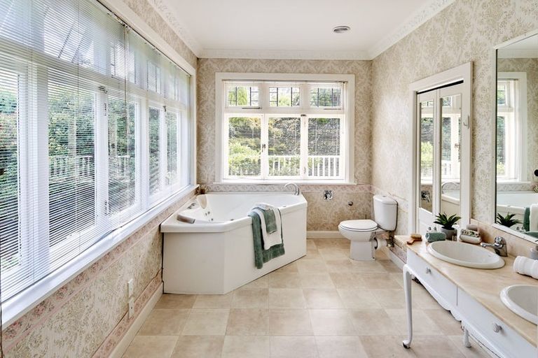 Photo of property in 2 Dillon Street, Lowry Bay, Lower Hutt, 5013