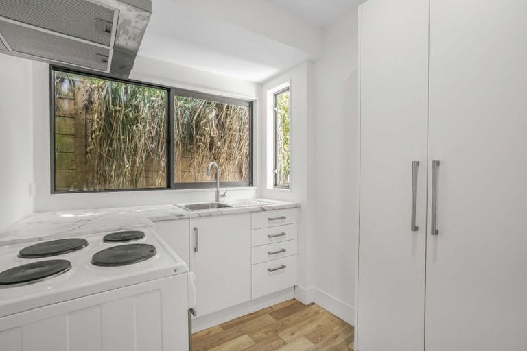 Photo of property in 33 Waitohu Road, York Bay, Lower Hutt, 5013