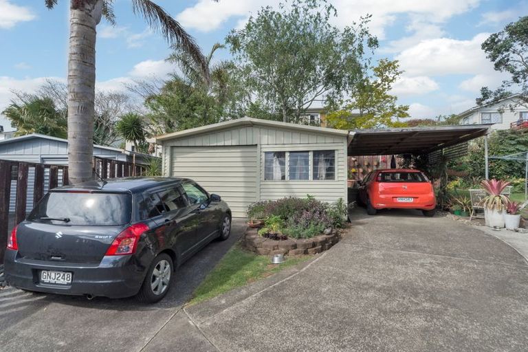 Photo of property in 22 Salamanca Road, Sunnynook, Auckland, 0620