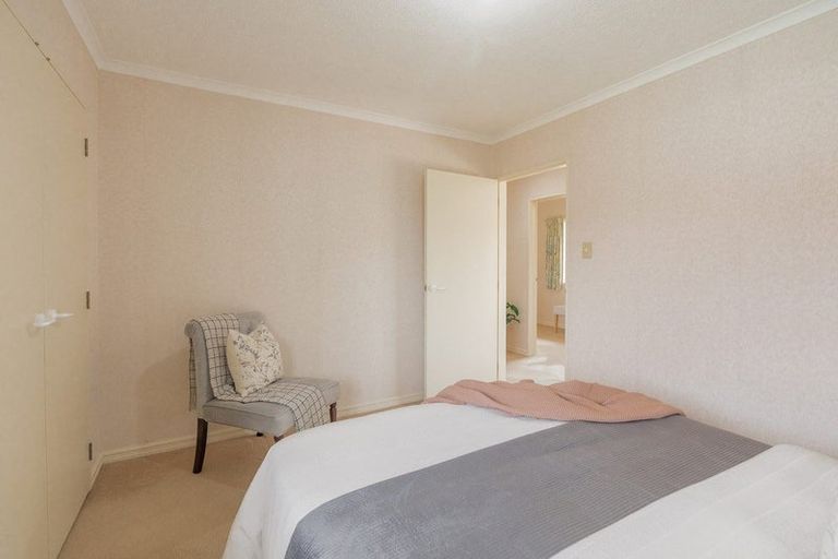 Photo of property in 5 Royal Fern, Kelvin Grove, Palmerston North, 4414