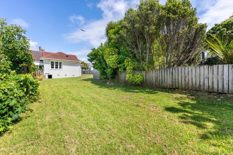 Photo of property in 1 Handley Avenue, Narrow Neck, Auckland, 0624