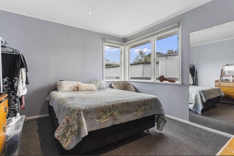 Photo of property in 16 Toatoa Place, Mangere Bridge, Auckland, 2022