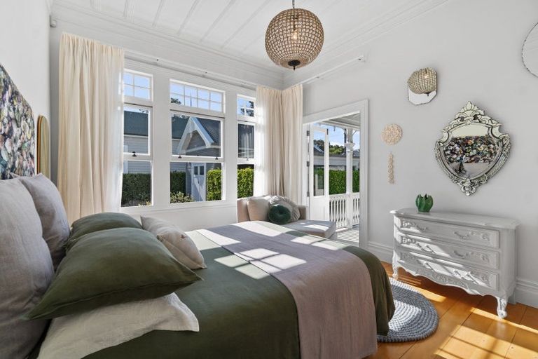 Photo of property in 58 Stanley Point Road, Stanley Point, Auckland, 0624