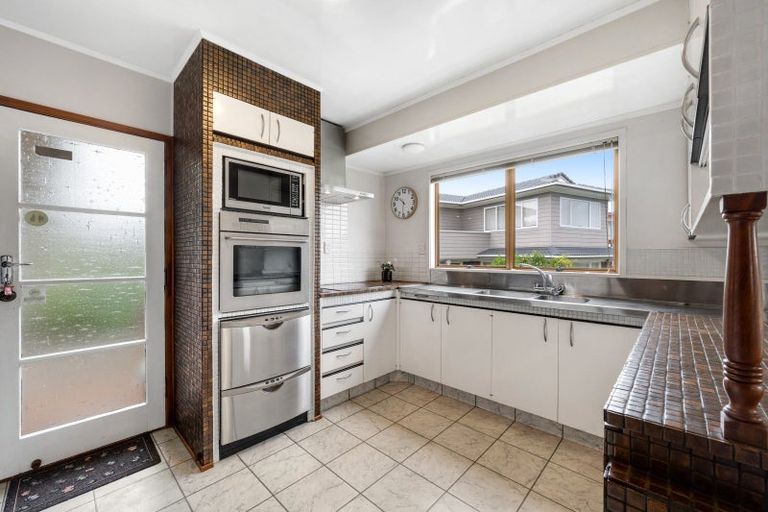 Photo of property in 16 Tercel Place, Sunnyhills, Auckland, 2010