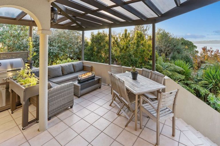 Photo of property in 4 Tupara Crescent, Kawaha Point, Rotorua, 3010