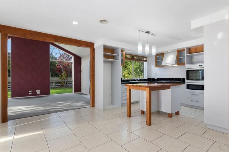 Photo of property in 16 Caulfield Place, Pukehangi, Rotorua, 3015