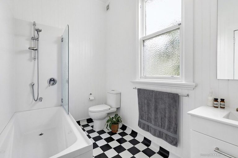 Photo of property in 26 Melbourne Road, Island Bay, Wellington, 6023