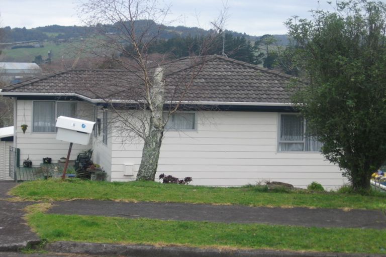 Photo of property in 16 Leatham Crescent, Opaheke, Papakura, 2113