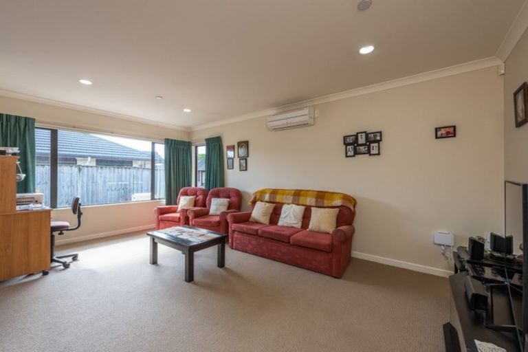 Photo of property in 11 Ian Peter Way, Otaki, 5512