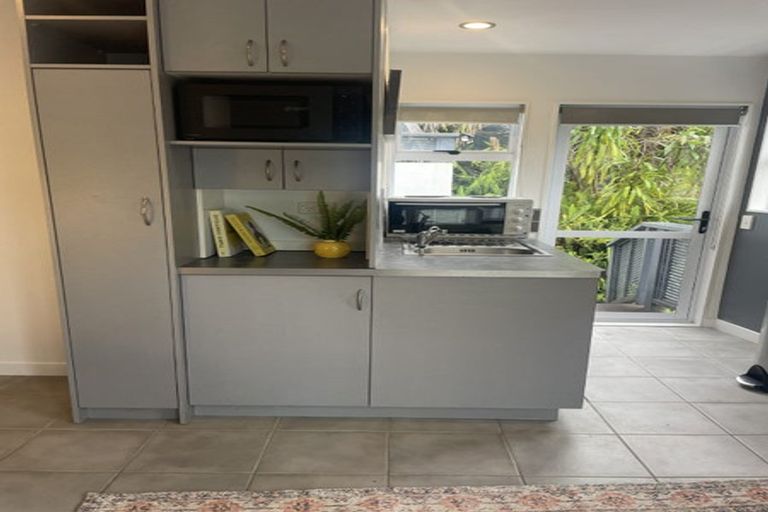 Photo of property in 14a Glade Place, Birkenhead, Auckland, 0626