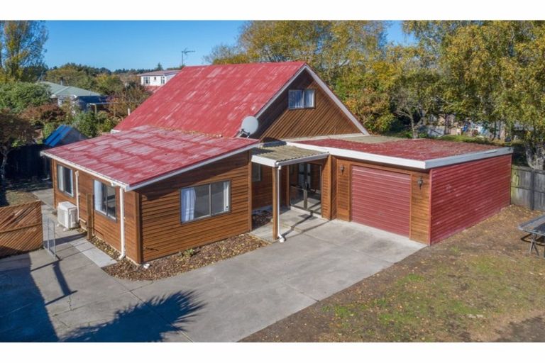 Photo of property in 2a Wainoni Road, Wainoni, Christchurch, 8061