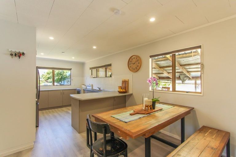 Photo of property in 99 Aquarius Drive, Kawaha Point, Rotorua, 3010