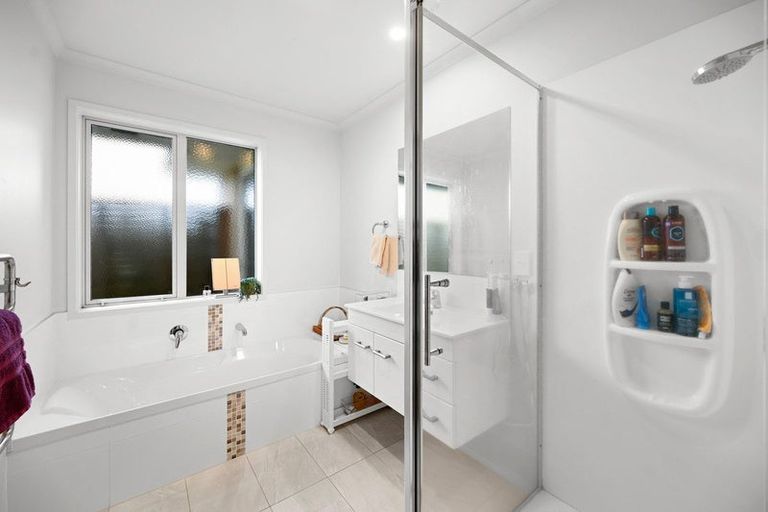 Photo of property in 19 Ladeira Place, Fitzroy, Hamilton, 3206