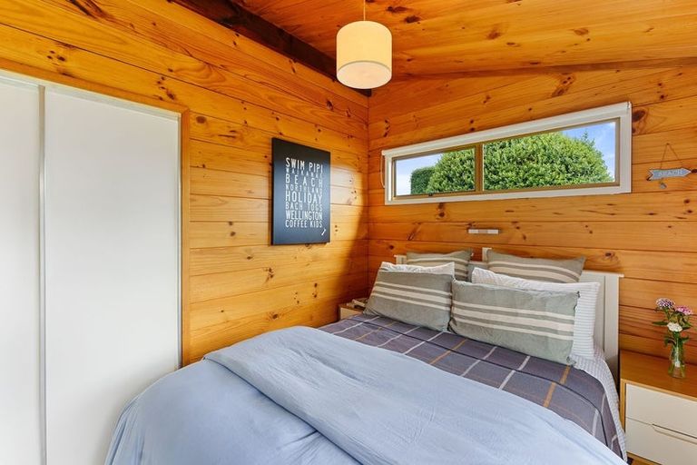 Photo of property in 116 Tutere Street, Waikanae Beach, Waikanae, 5036