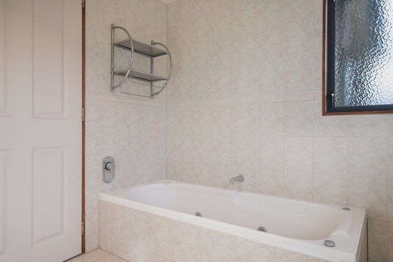 Photo of property in 28 Claremont Rise, Levin, 5510