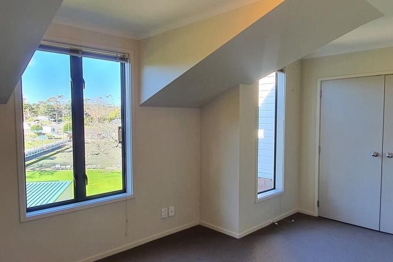 Photo of property in 36 Verdale Circle, Glen Eden, Auckland, 0602