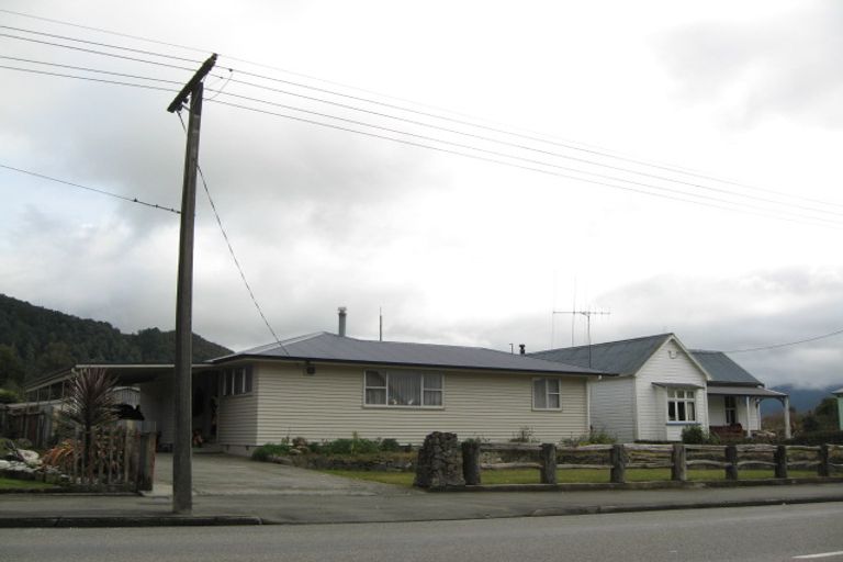 Photo of property in 98 Fairfax Street, Murchison, 7007