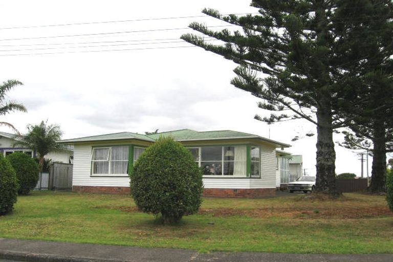 Photo of property in 3 Saffron Street, Birkdale, Auckland, 0626