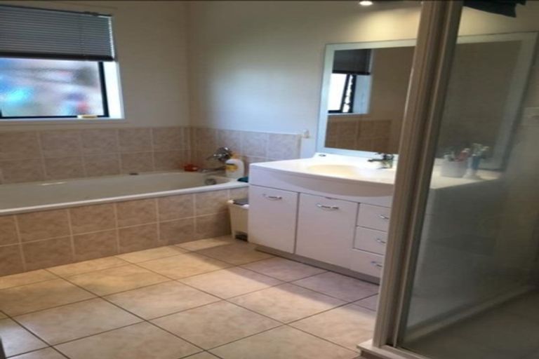 Photo of property in 487 Te Irirangi Drive, Flat Bush, Auckland, 2013